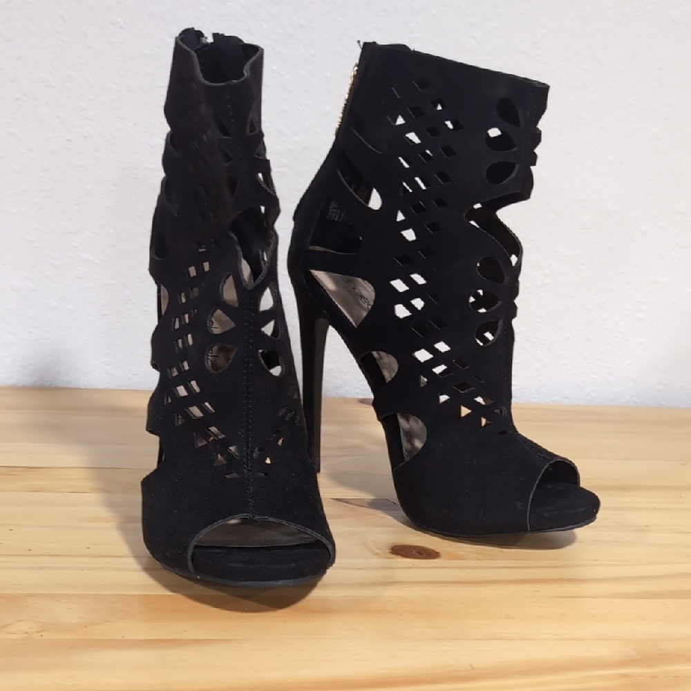 Shoe Dazzle Black Laser Cut Heels